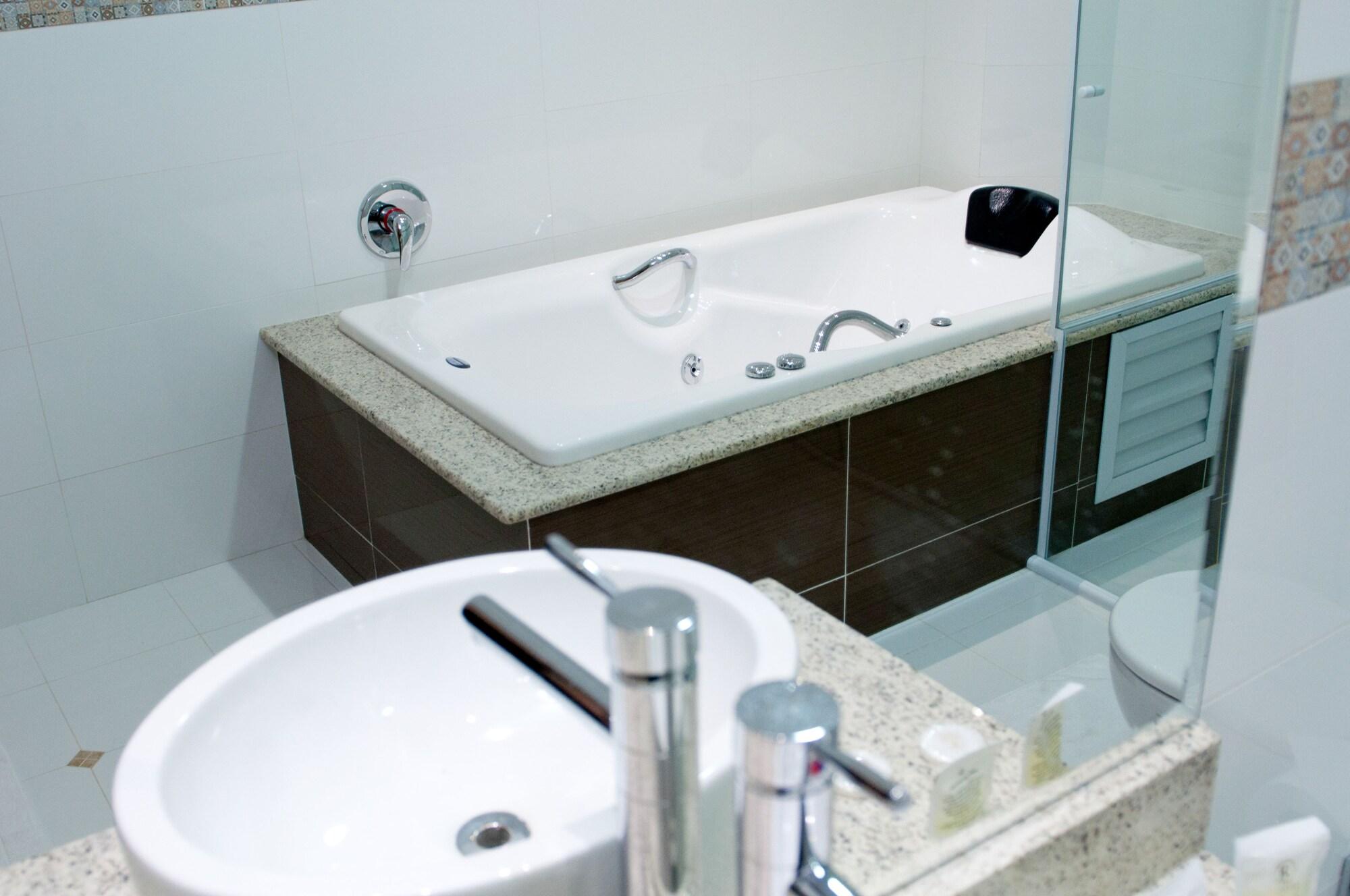 Hotel Roari كويابا المظهر الخارجي الصورة